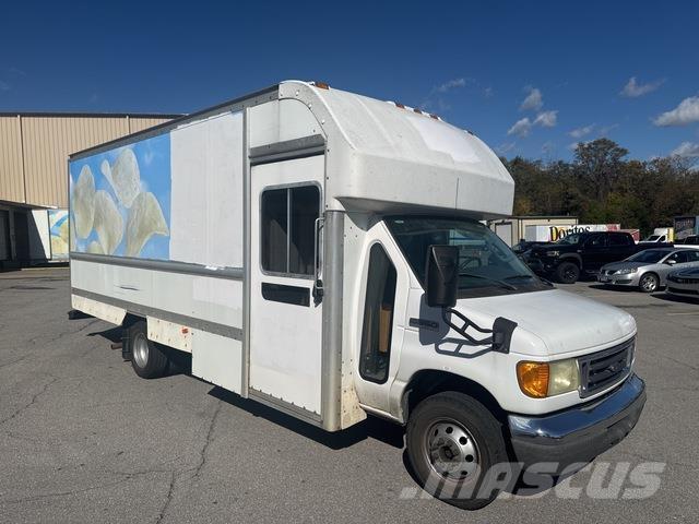 Ford E-350 Gesloten opbouw