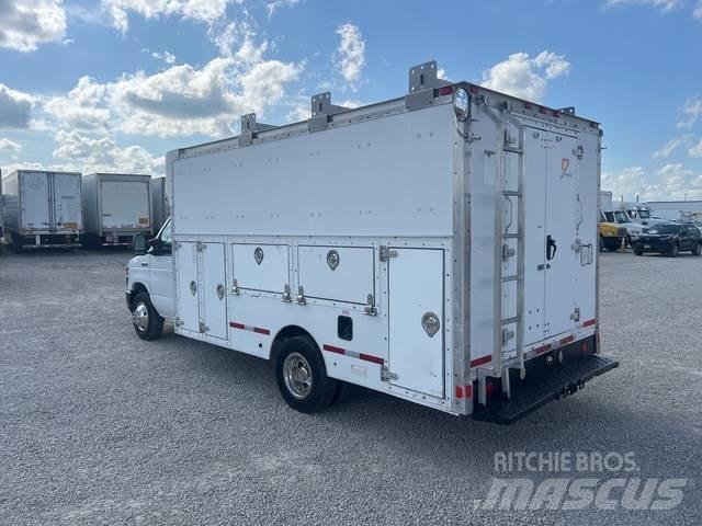 Ford E-450 Bestelwagens met open laadbak
