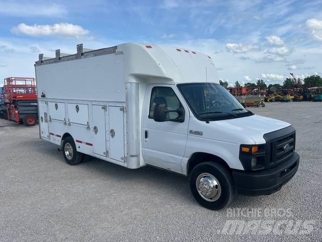 Ford E-450 Bestelwagens met open laadbak