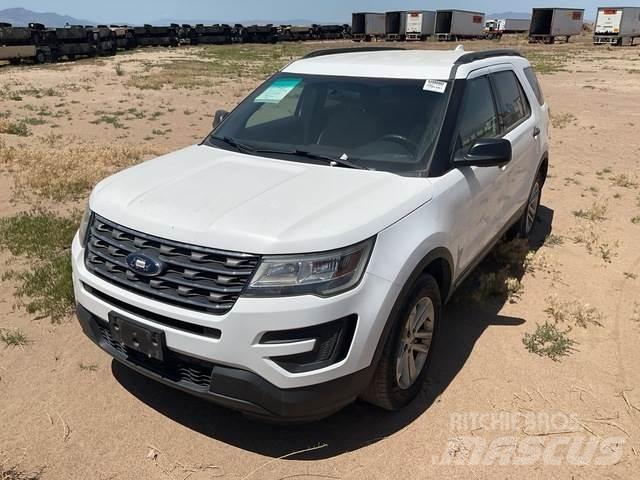 Ford Explorer Auto's