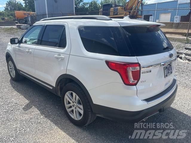 Ford Explorer Auto's