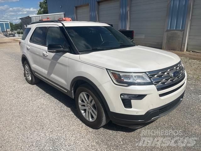 Ford Explorer Auto's