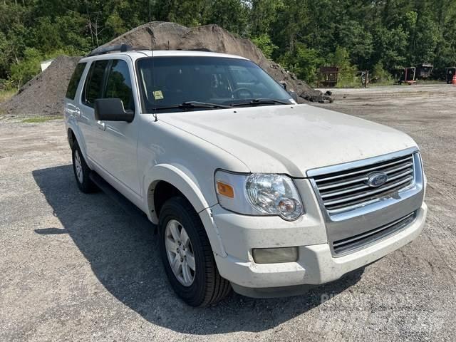 Ford Explorer Auto's