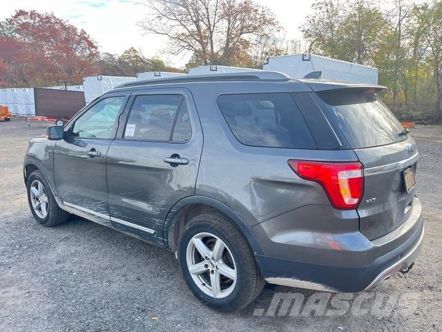 Ford Explorer Auto's