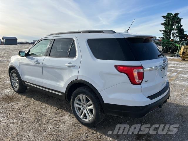 Ford Explorer Auto's