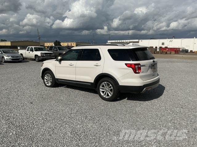 Ford Explorer Auto's