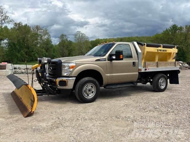 Ford F-250 Sneeuwschuivers en -ploegen