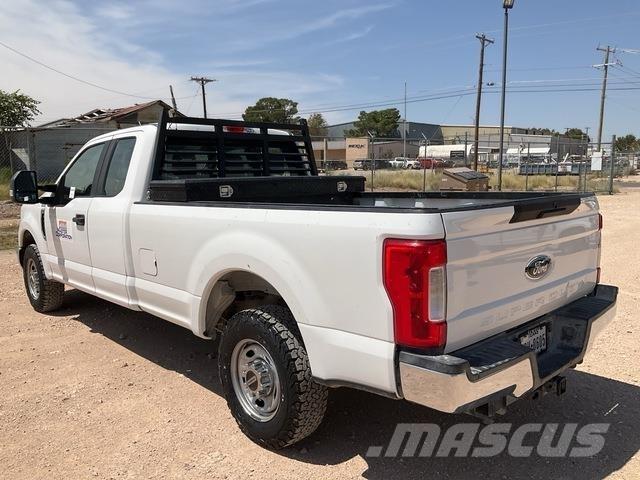Ford F-250 Bestelwagens met open laadbak