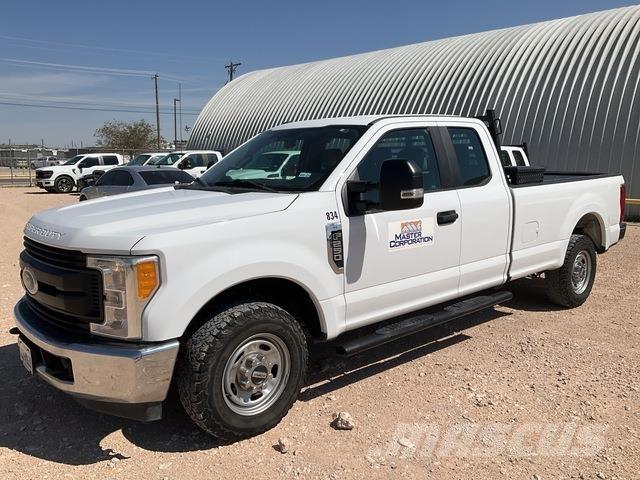 Ford F-250 Bestelwagens met open laadbak