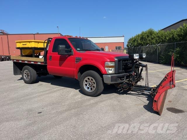 Ford F-350 Sneeuwschuivers en -ploegen