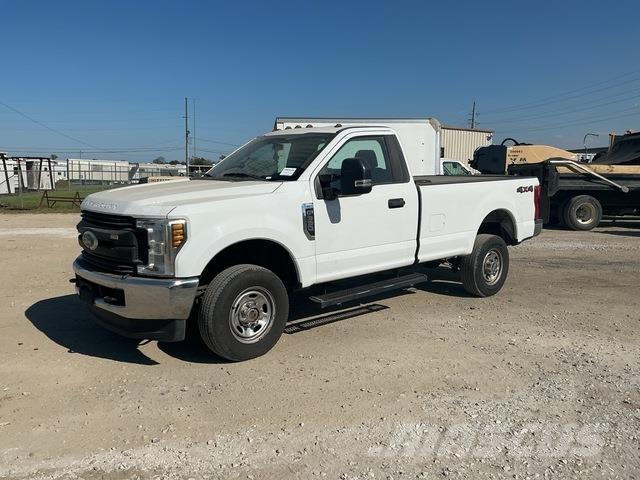 Ford F-350 Bestelwagens met open laadbak