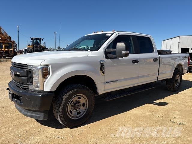 Ford F-350 Bestelwagens met open laadbak