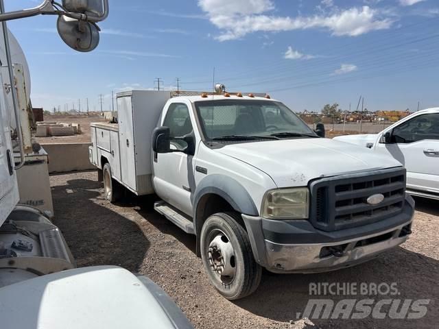 Ford F-550 Bestelwagens met open laadbak