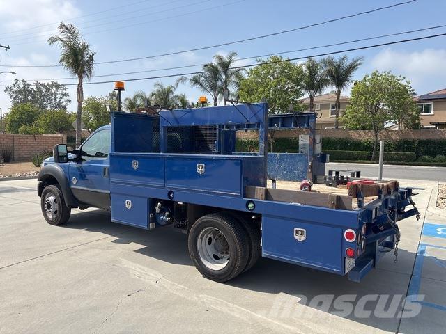 Ford F-550 Bestelwagens met open laadbak