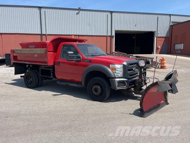 Ford F-550 Sneeuwschuivers en -ploegen