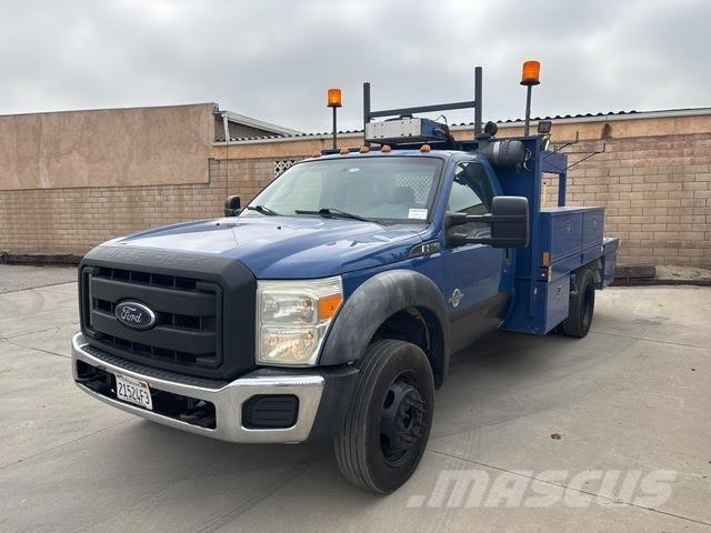 Ford F-550 Bestelwagens met open laadbak