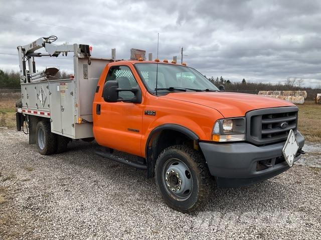 Ford F-550 Vlakke laadvloer met kraan