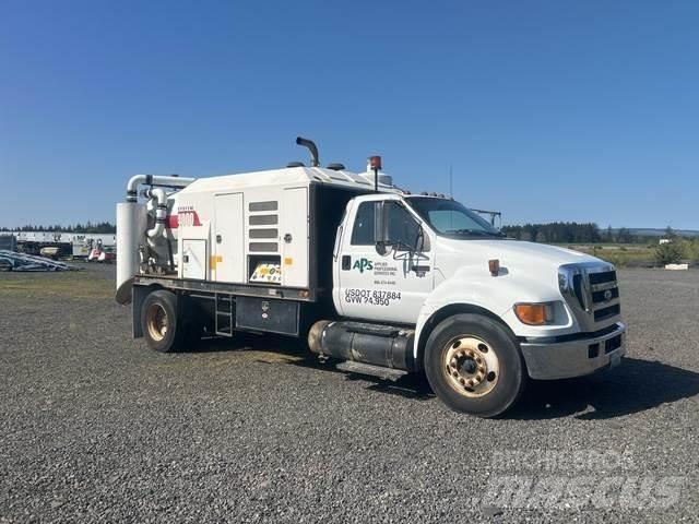 Ford F-650 Rupsgraafmachines