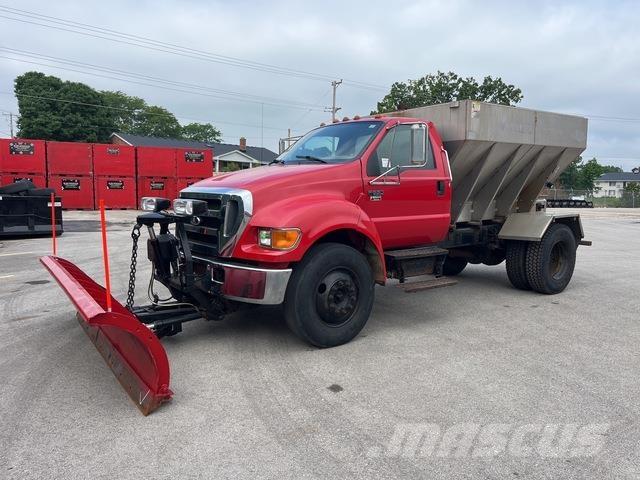 Ford F-650 Sneeuwschuivers en -ploegen