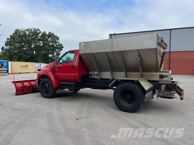 Ford F-650 Sneeuwschuivers en -ploegen