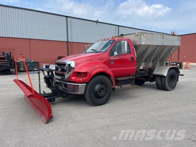 Ford F-650 Sneeuwschuivers en -ploegen