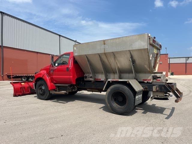 Ford F-650 Sneeuwschuivers en -ploegen