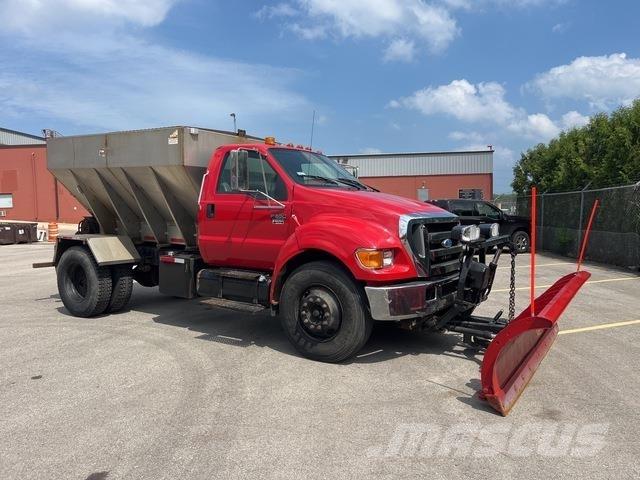 Ford F-650 Sneeuwschuivers en -ploegen