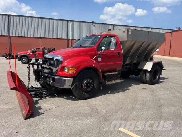 Ford F-650 Sneeuwschuivers en -ploegen