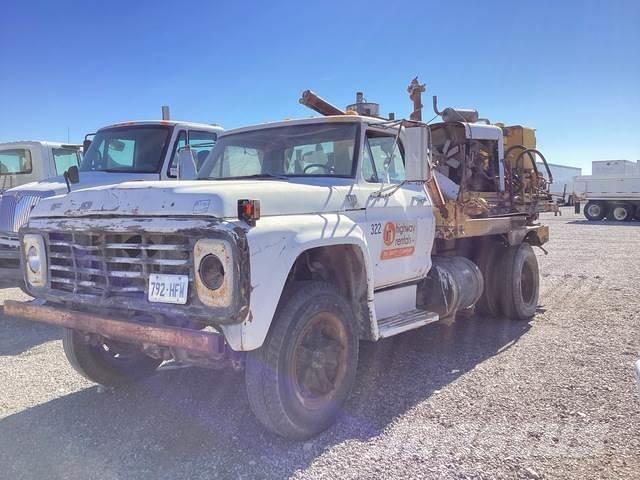 Ford F-700 Mobiele Boorinstallatie