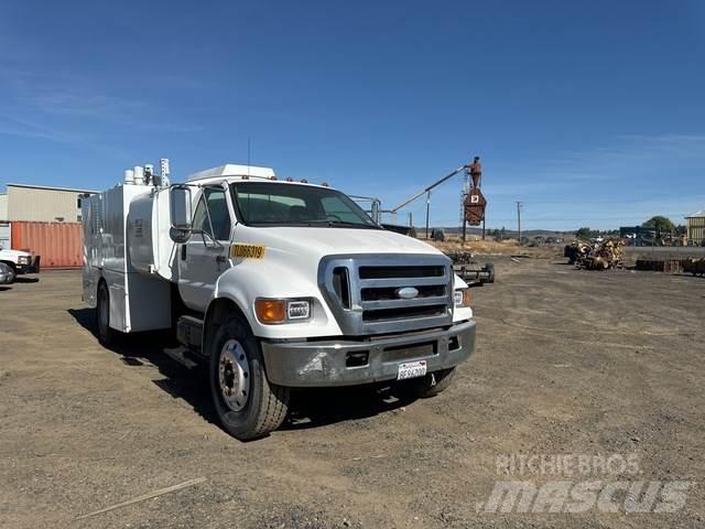 Ford F-750 Tankwagen