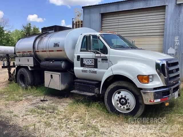 Ford F-750 Betonmixers en pompen