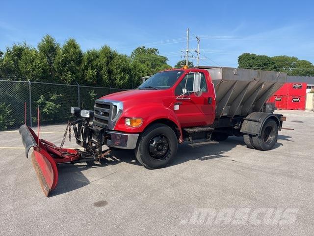 Ford F-750 Sneeuwschuivers en -ploegen