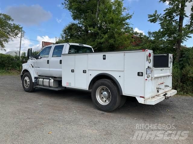 Ford F-750 Bestelwagens met open laadbak