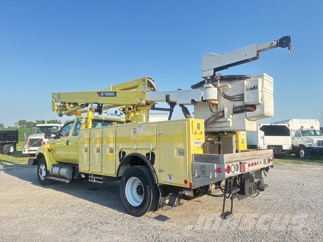Ford F-750 Auto hoogwerkers
