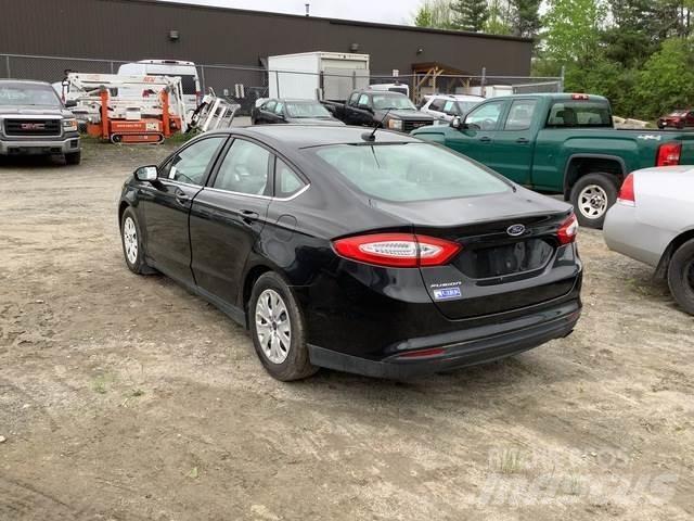 Ford Fusion S Auto's