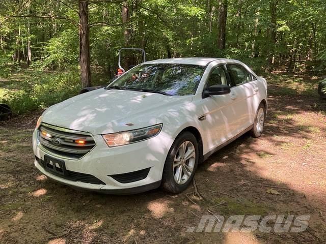 Ford Taurus Auto's