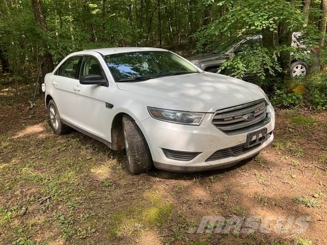 Ford Taurus Auto's
