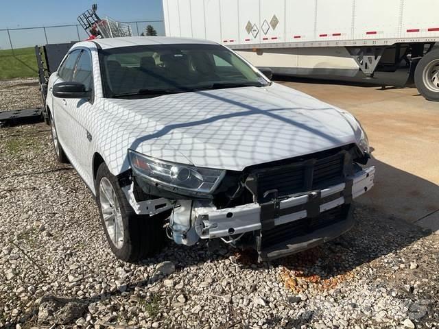 Ford Taurus Auto's