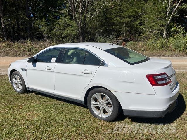 Ford Taurus Auto's