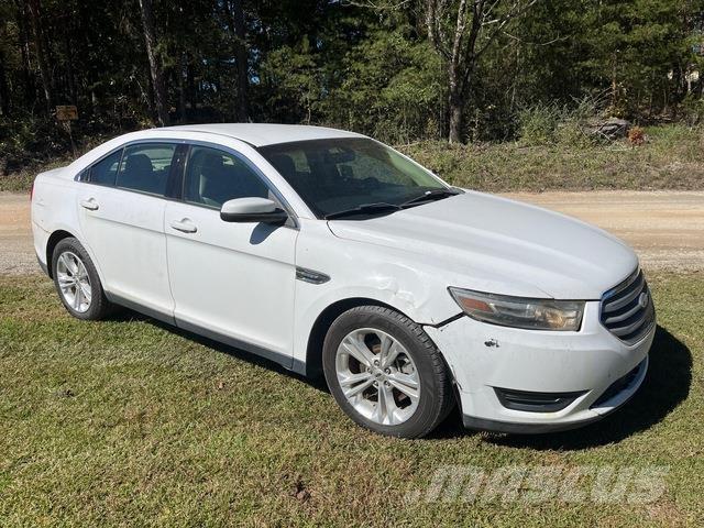 Ford Taurus Auto's