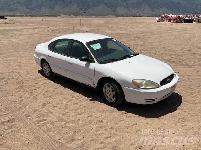 Ford Taurus SE Auto's
