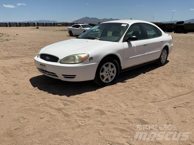 Ford Taurus SE Auto's