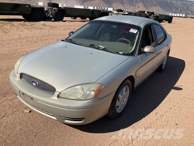 Ford Taurus SE Auto's