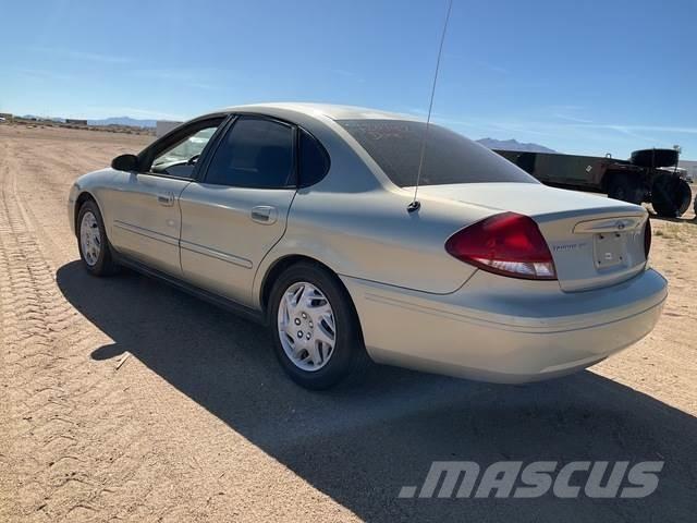 Ford Taurus SE Auto's