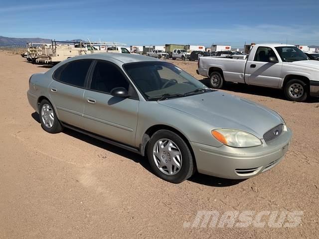 Ford Taurus SE Auto's