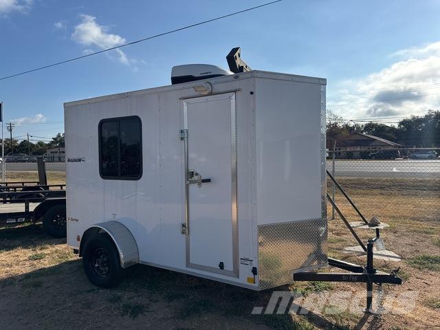 Forest River  Gesloten opbouw trailers