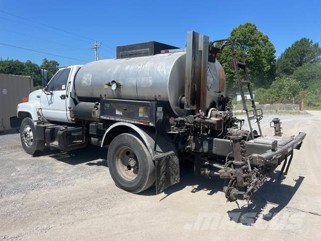 GMC C6500 Betonmixers en pompen