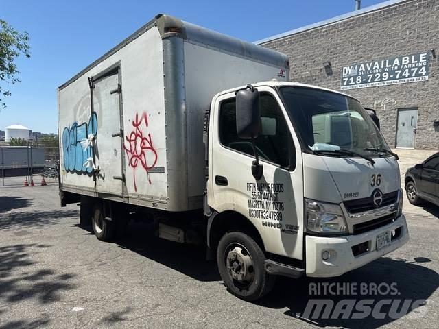 Hino  Bakwagens met gesloten opbouw