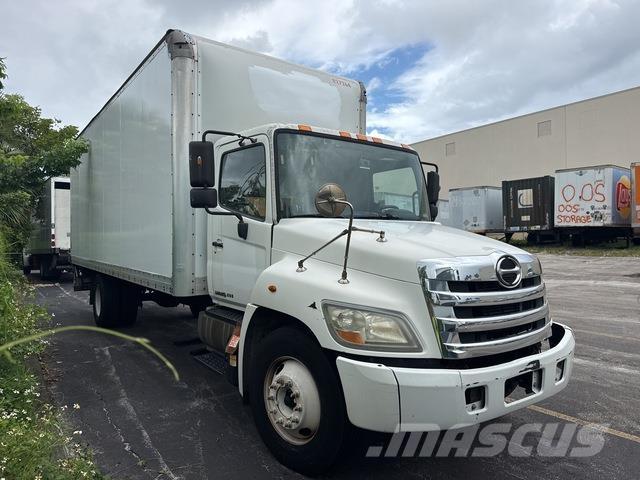 Hino 238 Bakwagens met gesloten opbouw