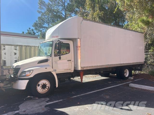 Hino 238 Bakwagens met gesloten opbouw